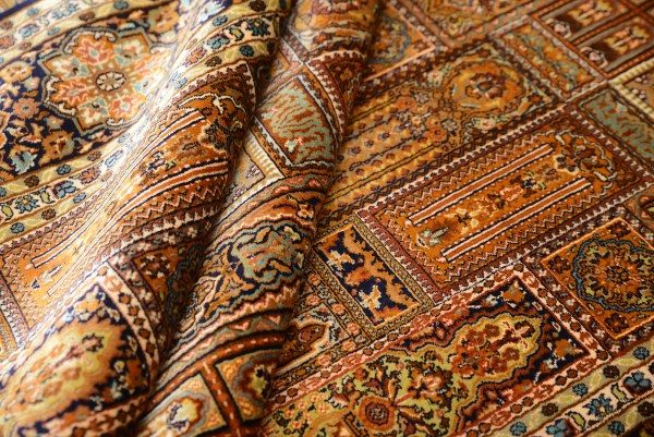 DSC_2165.jpg Kashmir Silk Carpet Doors Of Paradise 5x7 Feets - Image 7